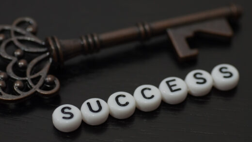 Metoda małych kroków w pracy nad sobą – jak wytrwać w postanowieniach?